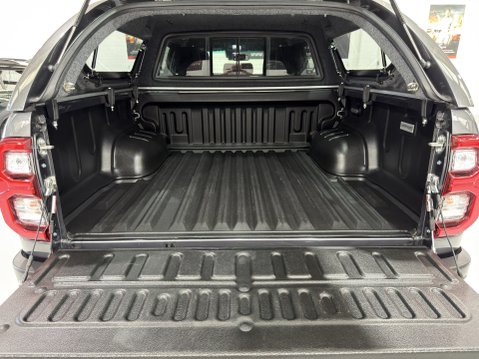 Toyota Hilux INVINCIBLE X 4WD 48V MHEV AUTO 17