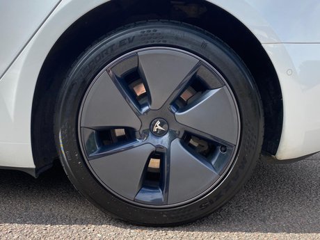 Tesla Model 3 (Dual Motor) Long Range Auto 4WDE 4dr 39