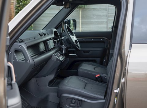 Land Rover Defender 110 X P400 17