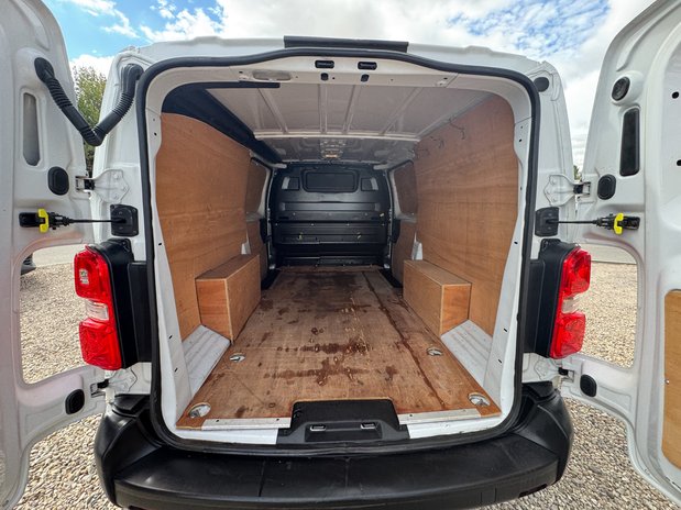 Peugeot Expert XLWB L3H1 Low Roof Professional 2900 Air Con EURO 6 9