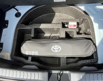 Toyota Yaris ICON HEV CVT 69