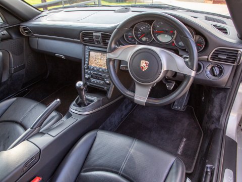 Porsche 911 CARRERA 2 29