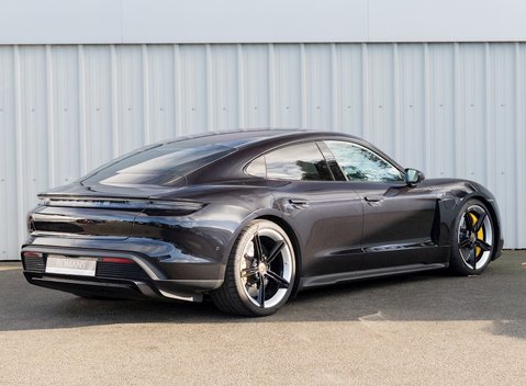 Porsche Taycan Turbo S 6