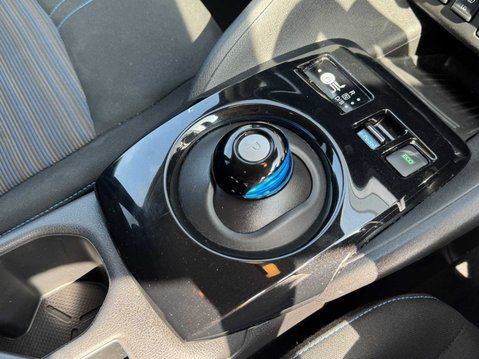 Nissan LEAF N-Connecta 17