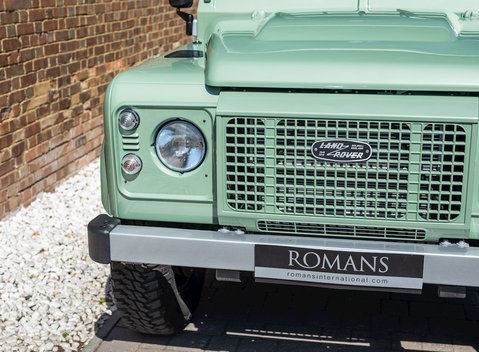 Land Rover Defender 110 Heritage Station Wagon 25