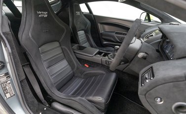 Aston Martin Vantage GT8 8
