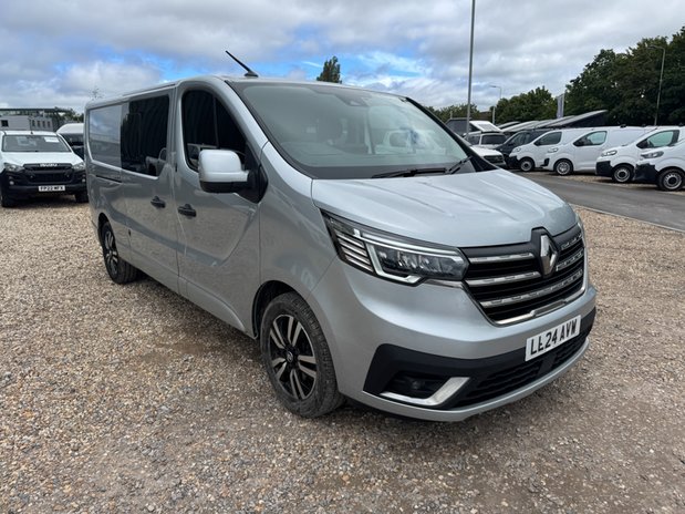 Renault Trafic Crew Cab AUTO LWB L2H1 Low Roof Sport LL30 Air Con Alloys Sensors EURO 6 5