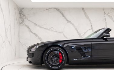 Mercedes-Benz SLS AMG Roadster 23