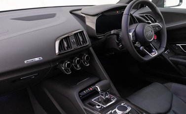 Audi R8 V10 Performance Carbon Black 9