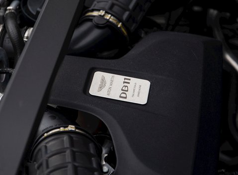 Aston Martin DB11 Volante 28