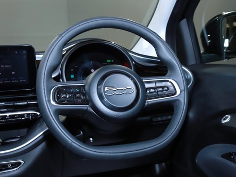 Fiat 500 87kW Icon 42kWh 3dr Auto 17