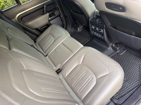 Land Rover Defender 3.0 Defender HSE D250 MHEV Auto 4WD 5dr 31
