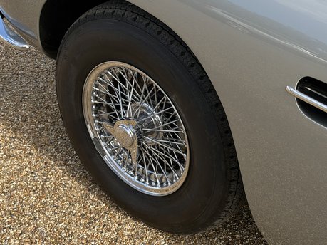 Aston Martin DB6 MANUAL 43