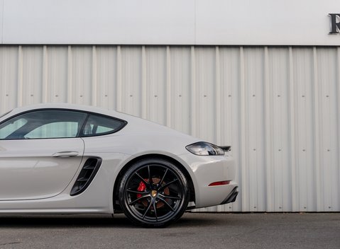 Porsche 718 Cayman GTS 27