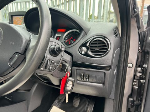 Renault Clio DYNAMIQUE TOMTOM 16V 35