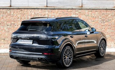 Porsche Cayenne Turbo (New Model) 5