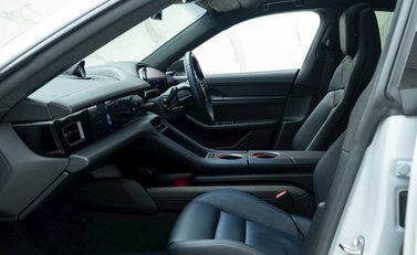 Porsche Taycan Turbo S 14