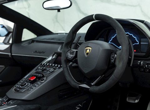 Lamborghini Aventador SV LP 750-4 Roadster 14