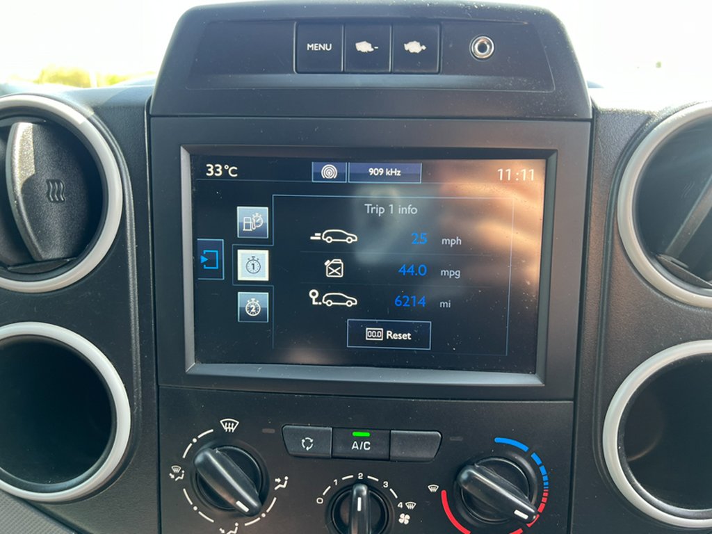 2017 Peugeot PartnerSWB L1H1 Low Roof Professional Air Con EURO 6 NO V — thumbnail 37 of 51