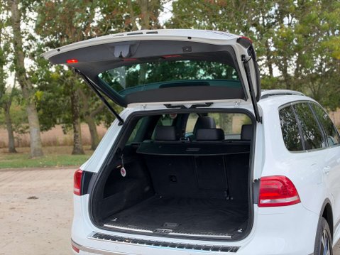 Volkswagen Touareg 3.0 Touareg V6 R-Line TDI BlueMotion Technology Auto 4WD 5dr 14
