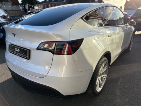 Tesla Model Y BASE 13