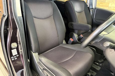 Nissan Serena 12
