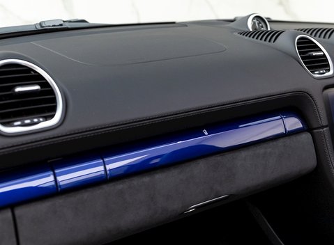 Porsche 718 Boxster Spyder 21