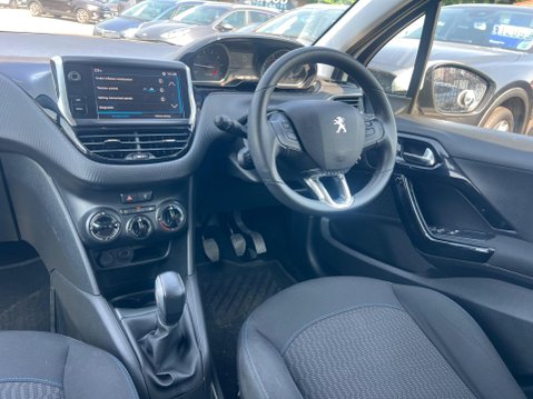 Peugeot 208 1.2 PureTech Signature Euro 6 (s/s) 5dr 18