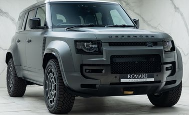 Land Rover Defender 110 OCTA EDITION ONE 9