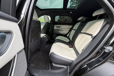 Land Rover Range Rover Velar R-DYNAMIC HSE - ALL BLACK - SLIDING PAN ROOF -2 OWNERS - SERVICE HISTORY 19