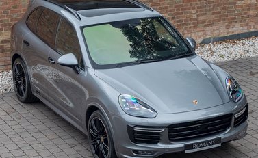 Porsche Cayenne GTS 8