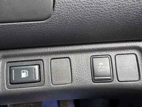 Nissan Navara 2.3 dCi Tekna Auto 4WD Euro 6 4dr 33