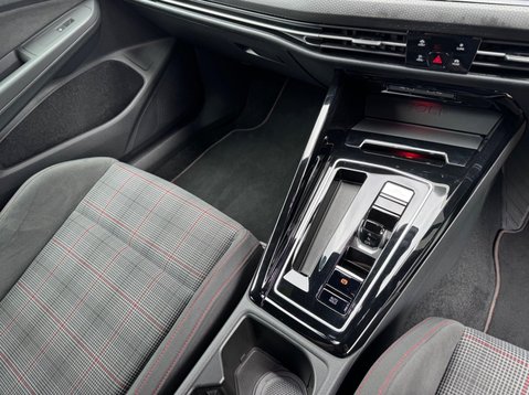 Volkswagen Golf GTI TSI DSG 37