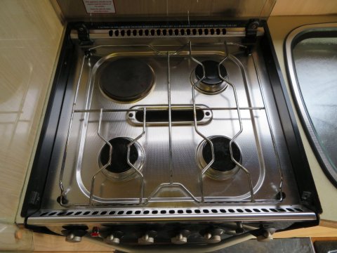 Auto-Sleepers Nuevo Motor Home 23