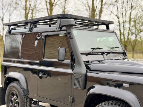 Land Rover Defender 2.2 Defender 90 XS Hard Top TD 4WD 29