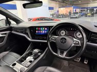 Volkswagen Touareg 3.0 TDI V6 R-Line SUV 5dr Diesel Tiptronic 4Motion Euro 6 (s/s) (286 ps) 29