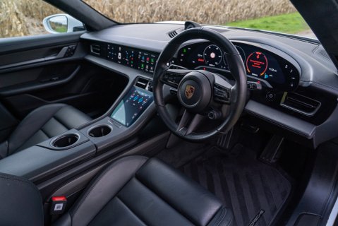 Porsche Taycan TURBO S 9