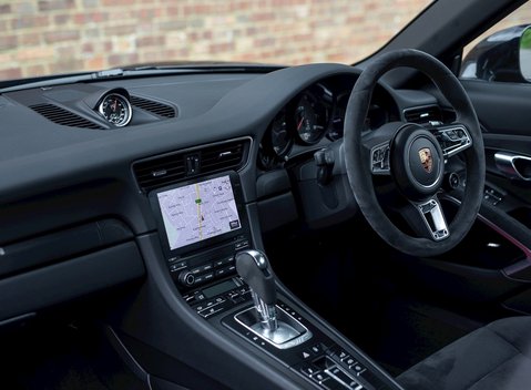 Porsche 911 Targa 4 GTS (991.2) 16