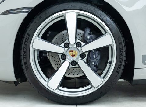 Porsche 911 Carrera T (992) 26