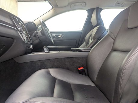 Volvo V60 2.0 V60 Momentum B4 MHEV Auto 5dr 36