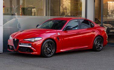 Alfa Romeo Giulia QUADRIFOGLIO 2