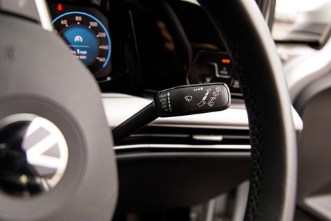 Volkswagen Golf LIFE TSI 13