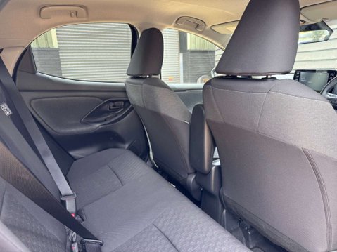 Toyota Yaris 1.5 Yaris Design HEV CVT 5dr 60