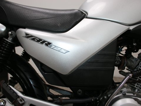 Yamaha YBR 125 YBR125 ED 28