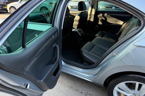 Skoda Superb SE L TSI DSG - FULL SKODA SERVICE HISTORY 25
