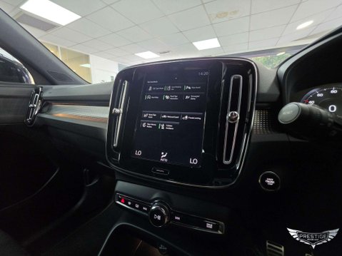 Volvo XC40 1.5 T3 R-Design Euro 6 (s/s) 5dr 37