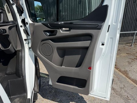 Ford Transit Custom 300 LEADER DCIV ECOBLUE 18