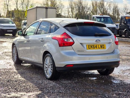 Ford Focus 1.6 Zetec Navigator Hatchback 5dr Petrol Powershift Euro 5 (125 ps) 4