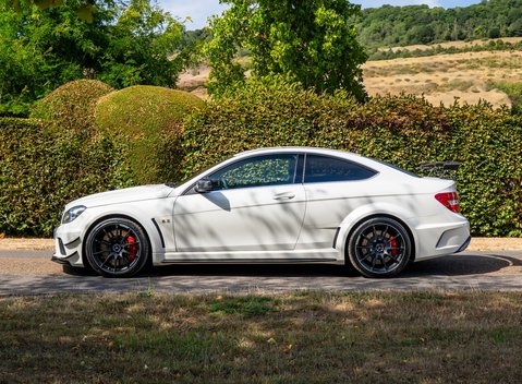 Mercedes-Benz C63 AMG Black Series 3