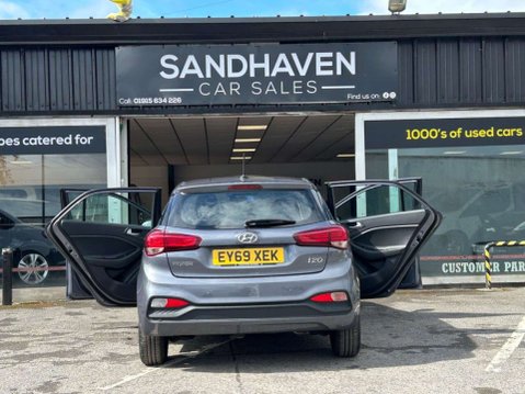 Hyundai i20 1.2 SE Launch Edition Hatchback 5dr Petrol Manual Euro 6 (s/s) (84 ps) BLUE 8